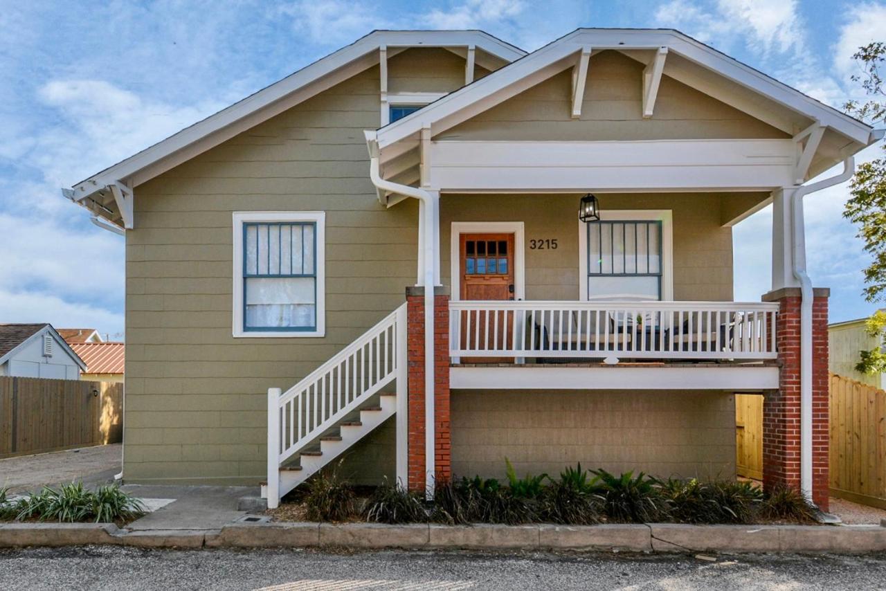Coastal Craftsman- Walk To Beach & Pleasure Pier- As Seen On 'Restoring Galveston' Kültér fotó